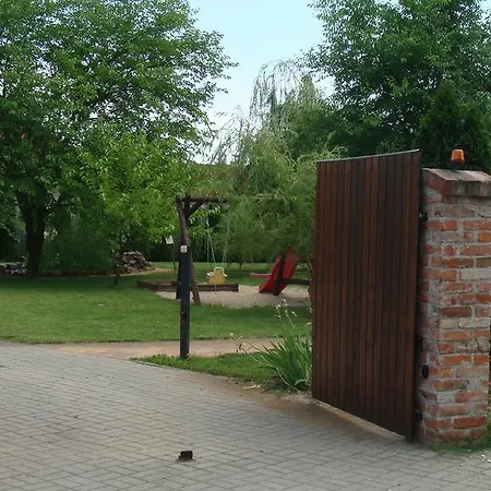 Cserke Panzio Studio Cserkeszőlő